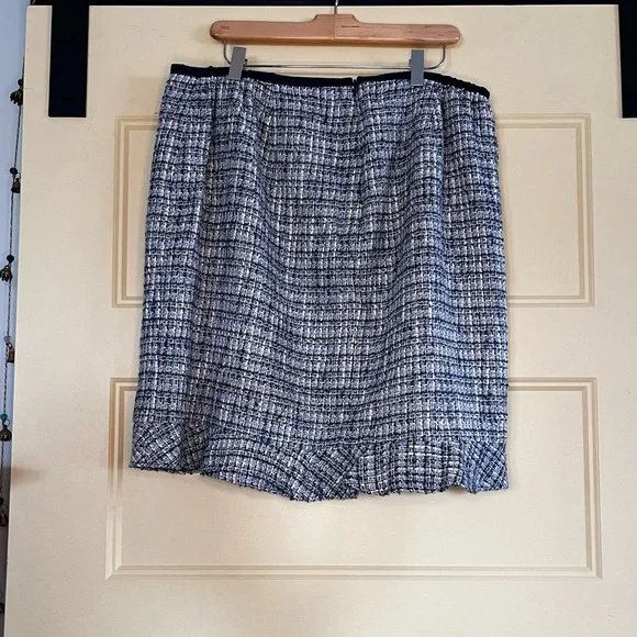 Talbots Woman Petites Blue Tweed Skirt with Ruffle Size 16WP - Picture 3 of 7